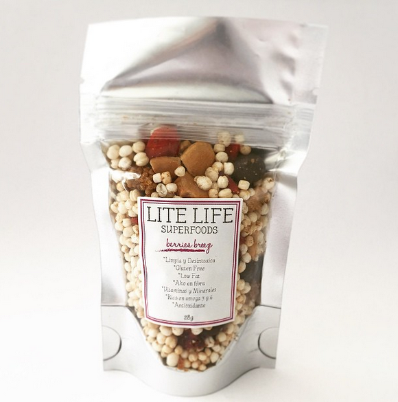 LiteLifeS's tweet photo. *BERRIES BREEZE*
Quinoa Inflada, Goji Berries, Mulberries, Arándano, Chocolate Semiamargo, Azucar de Coco. http://t.co/9rDlIL7MWu