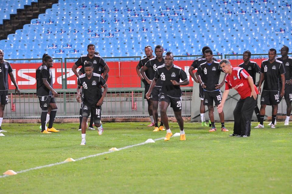Fabricepoulet's tweet photo. CAF Champions League : Mamelodi Sundowns (RSA) vs TP Mazembe (RDC) 2moro. Com on Mazembe !!! #CafCL http://t.co/VksBqNobg6