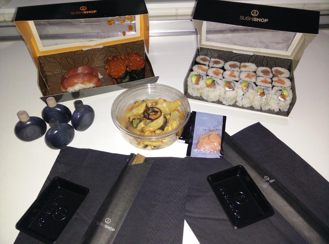 ali_pazos's tweet photo. Noche de sushi!! :D http://t.co/TV9A8OH6Hq