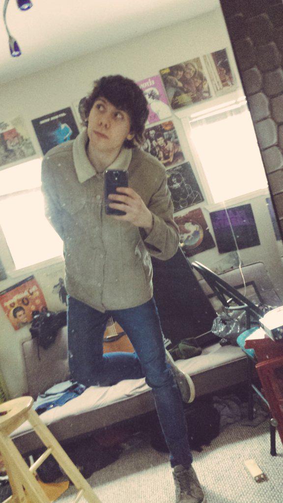 fullmooonwolves's tweet image. time to start booking shows =^^= 🐺 ✌oh how was your day by the way ?