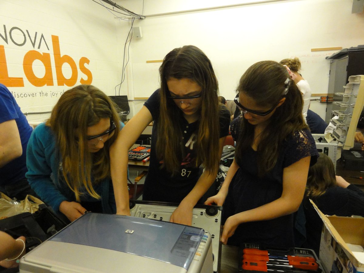 GEMS Take Apart Booth at <a href="/makerfairenova/">MakerFaire NoVa</a>.  Tickets selling out! bit.ly/1aZYXKg   @EileenABC7 <a href="/petulad/">Petula Dvorak</a>