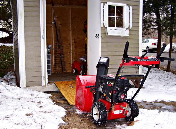 ConsumerReports's tweet photo. Yes, you can finally put away your #snowblower. But do it right! http://t.co/PEzKNnD9XN #spring http://t.co/yyYZKcUtcY