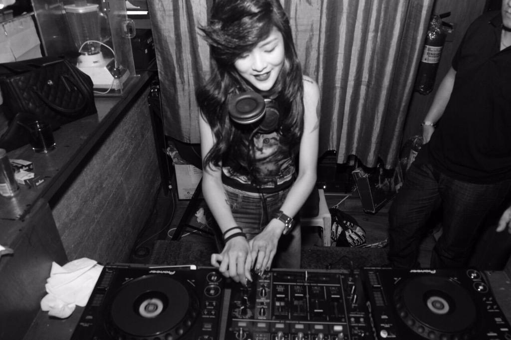 DYORCollectiv3's tweet image. #SomethingToDrinkAbout at Manila @jrmadrasto ❤️ DVO in a few!  #RaveolutionPH 
Wave your banners high! #IAmDeuce ✌️