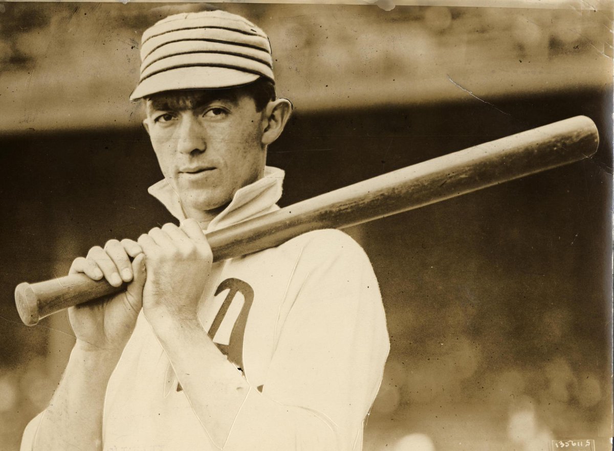 CespedesBBQ's tweet photo. Happy birthday to Home Run Baker, who lead the AL in home runs every year from 1911-1914, with 11, 10, 12, and 9 http://t.co/dV8z1YpYEC