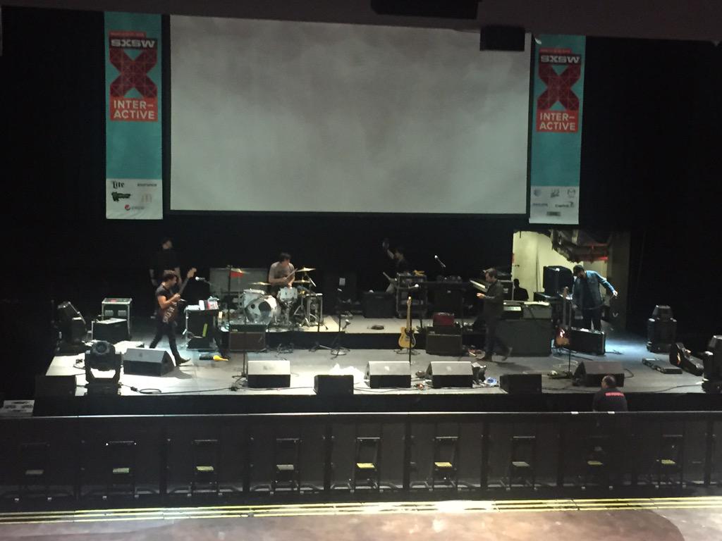 ShawnaseeR's tweet photo. Warm up! @spoontheband #ACL2015 #umbelmania http://t.co/yFNusA40m5