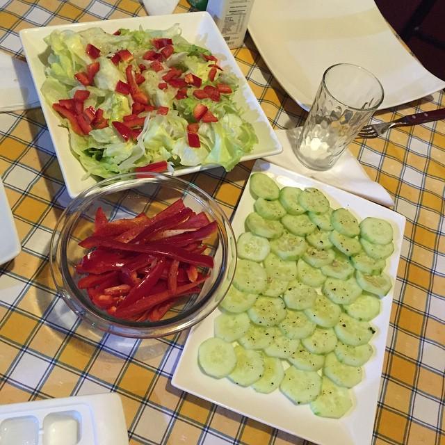 LaNatural_CL's tweet photo. Con @elguaton_cl haciendo un asado ¡Aquí esta mi parte! Buen fin de semana a todos! http://t.co/9dKlgG7qsF http://t.co/scPm6hekw3