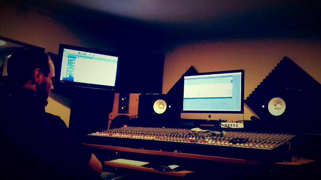 Marytreemusic's tweet photo. #thatmuchiscertain song # 1 #itsawrap #Marytre #CHS #grungemetal with the #mastermind @antifoniq @StandSaviorUSA http://t.co/Or8nI760Io