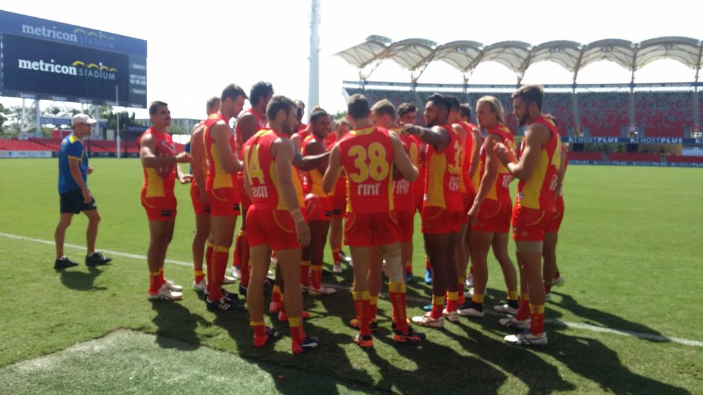 The boys get around <a href="/tyronedownie4/">Tigga</a> in his first appearance in SUNS colours. #gcsuns