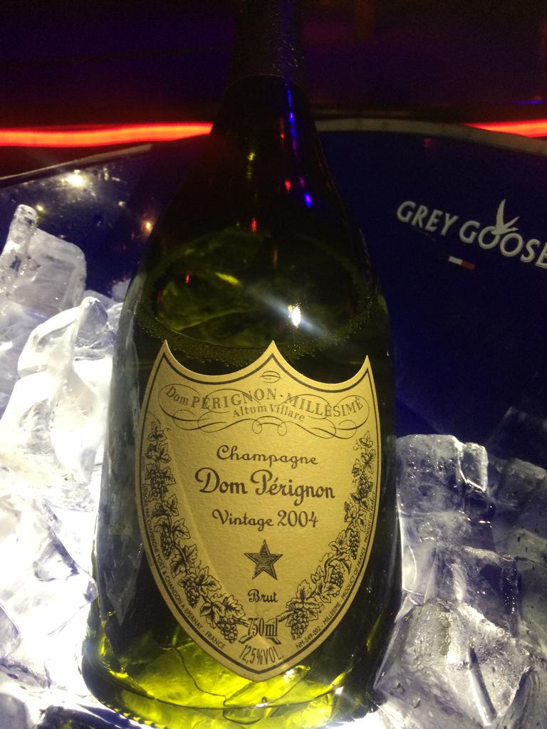 Champagne ✔️ strippers ✔️ #fridaysinlondon