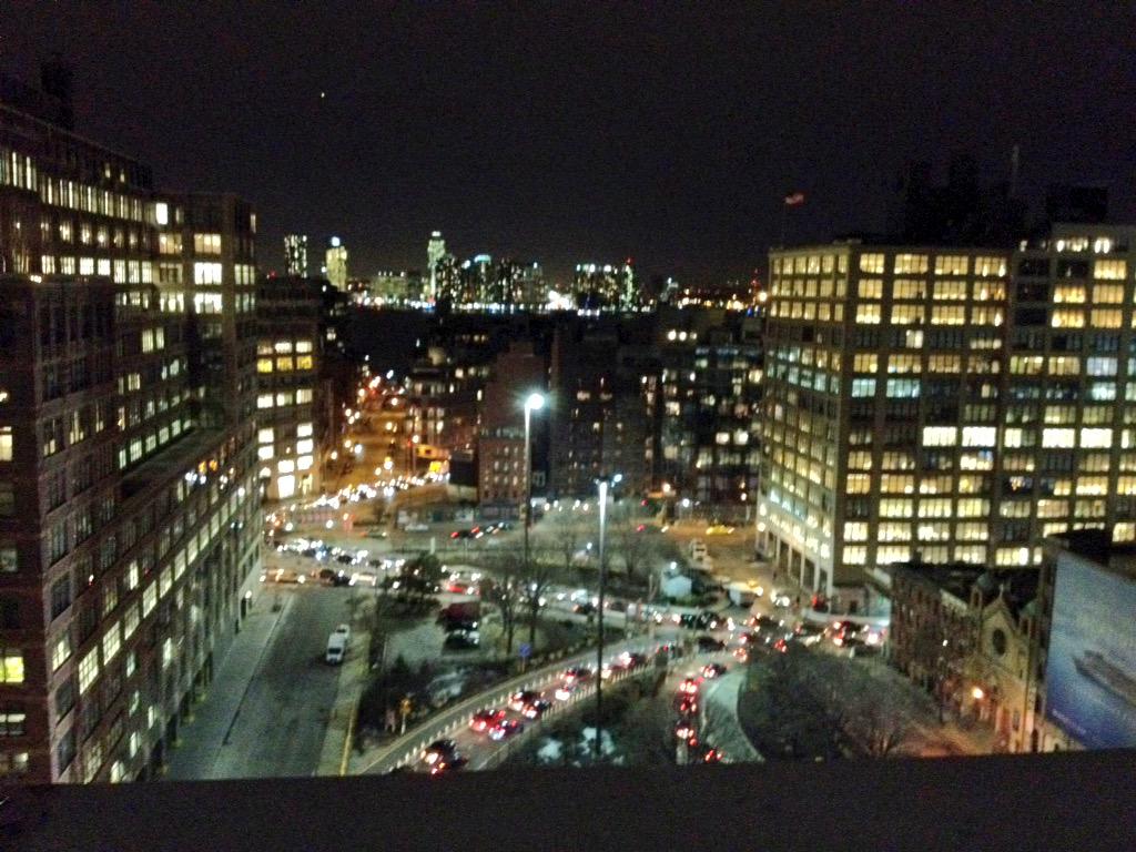 KarenAKennison's tweet photo. #MaxCBear is chillin on the rooftop in #NYC! #SUNYPotsdam #PDAMAdmissions #PDAM http://t.co/gT9G4cllnc