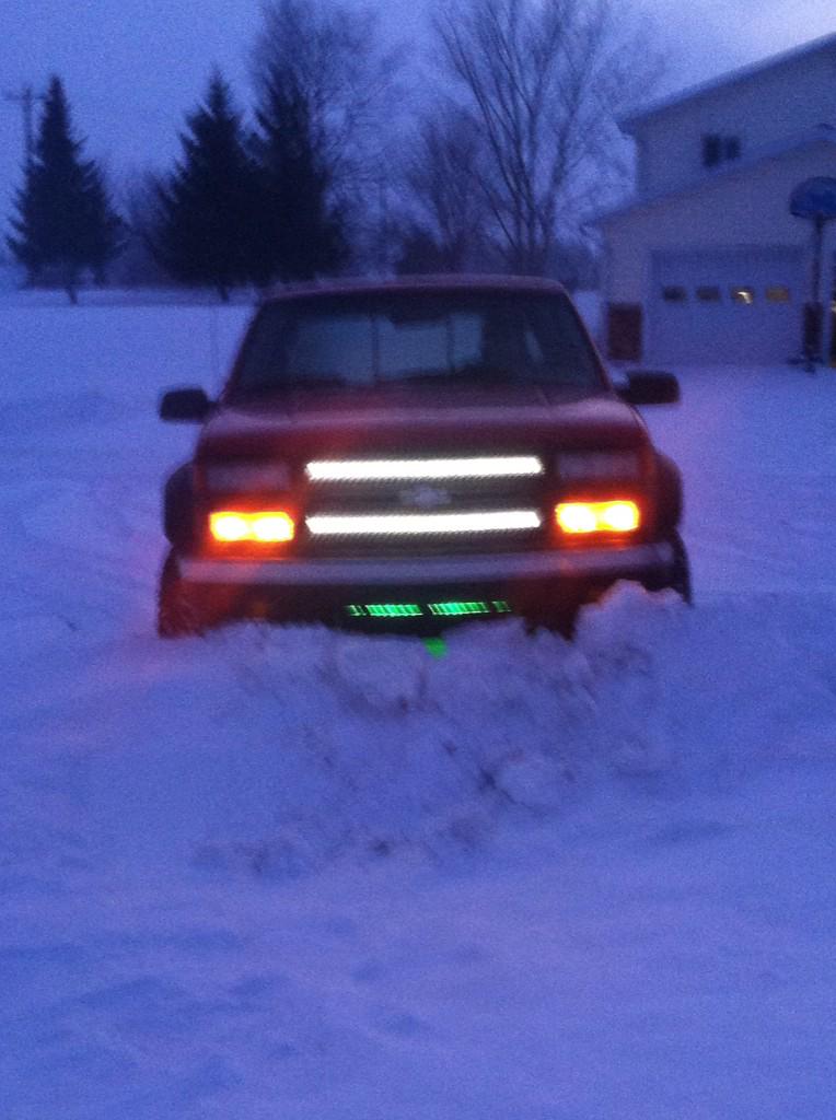 JoshCollyer40's tweet photo. #GrillLights #Snow http://t.co/XZdWu6iYAG