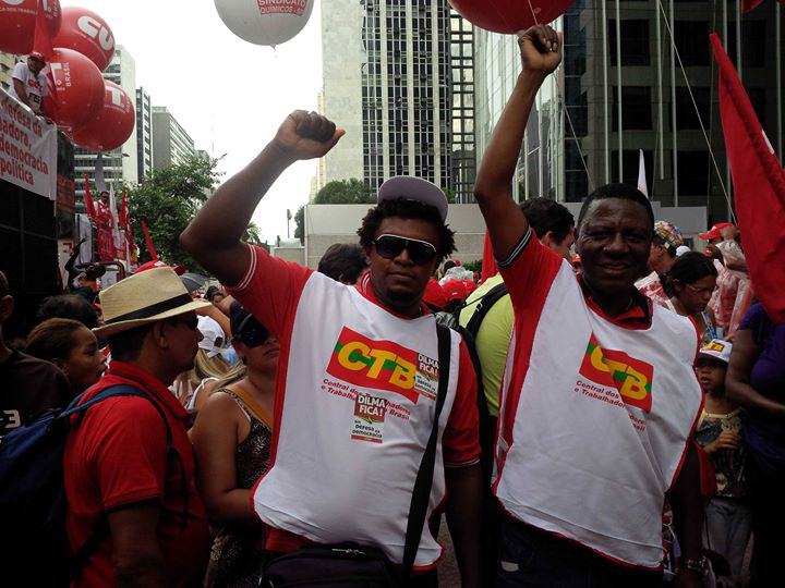RoniConceicao's tweet photo. A Dilma Fica Abaixo os Golpista http://t.co/ZuiPhpR5hQ