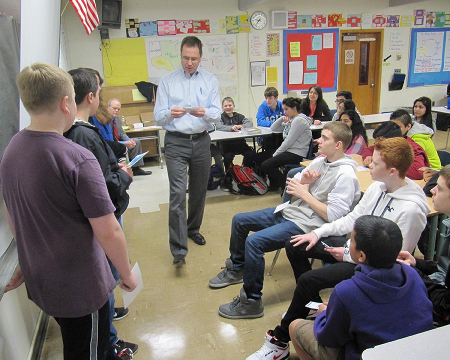 Steven_Mow's tweet image. Thank you @AlaskaAir including #CEO Brad Tilden for delivering CHOICES to 1,193 teens this year. @HighlineSchools