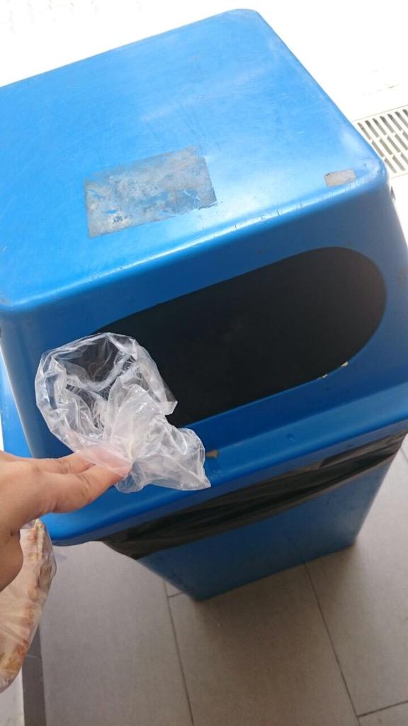 sngspurifier's tweet photo. Throwing rubbish after eating reduces the work of our beloved cleaners #sngsheart #sngs215 @TWL_sngs 
Wei Qian 3P http://t.co/eTTErewovJ
