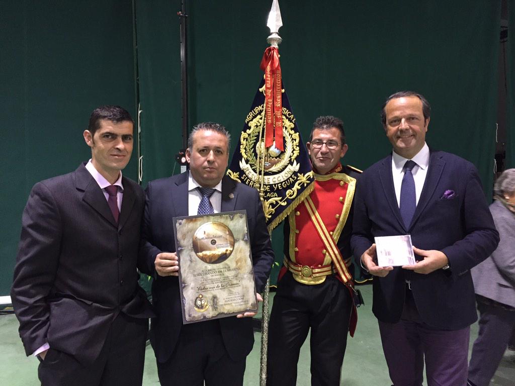 TronoHuerto's tweet photo. Recibido recuerdo para @TronoHuerto de @HUERTOCONCEPCIO en presentación del disco de @AmResurreccion . Magnífica obra http://t.co/v7jdmtPTvo