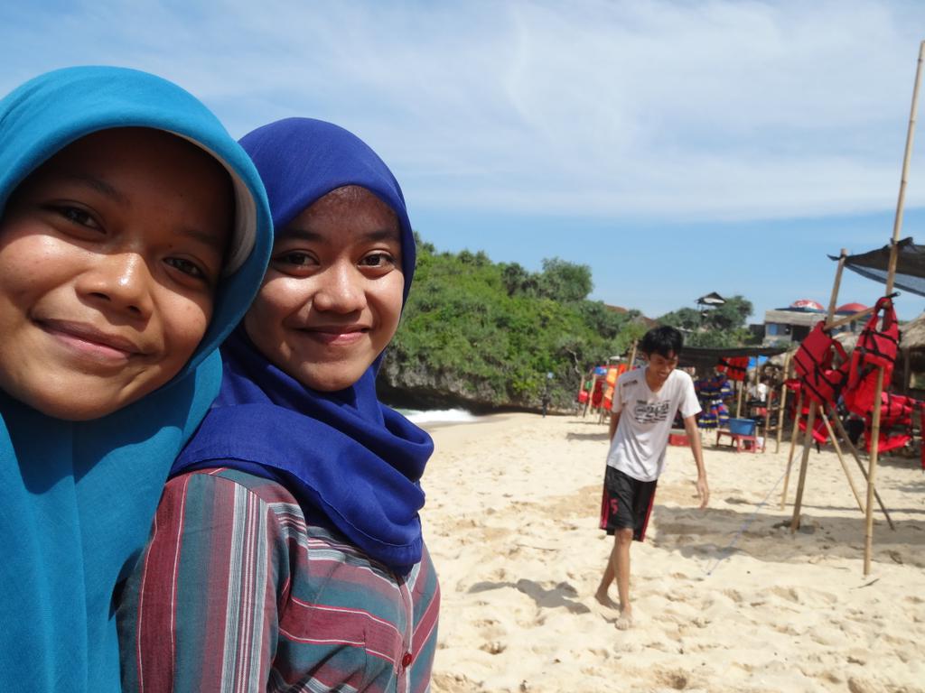 Dosi_Wigati's tweet image. kapan main lagi hee