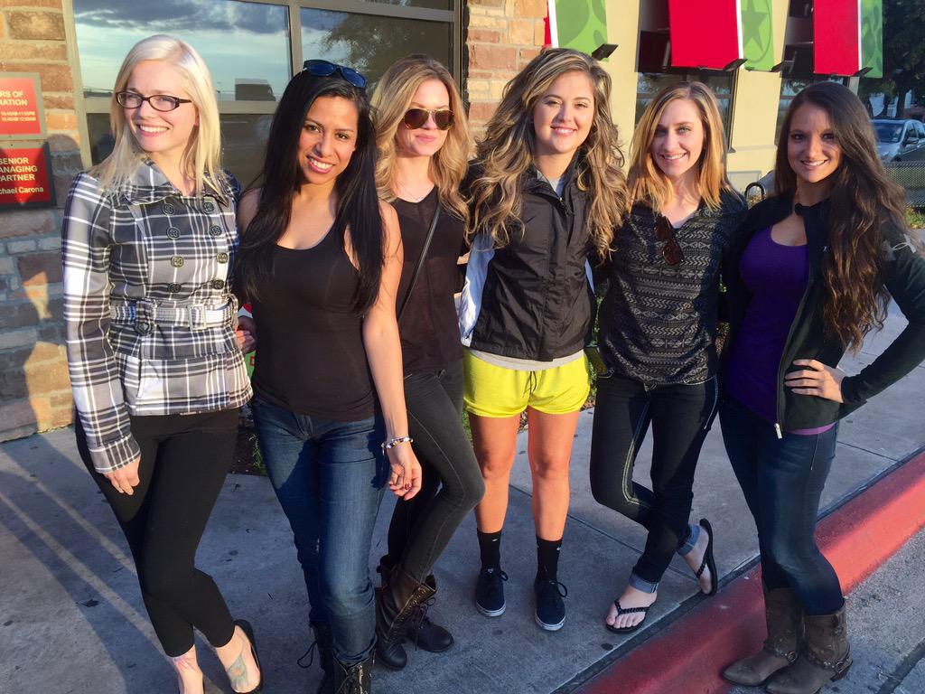 rochellej128's tweet photo. Chili's dinner night with the #RamGirls @JasminKTray &amp; @chelle_clifford #Beauties #lovemyjob #Austin #Texas http://t.co/B3zSsvbZJE