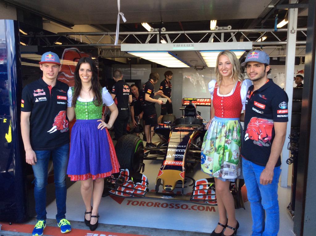 visacashapprb's tweet photo. Morning, morning, morning! Photos, smiles and beautiful Austrian girls... In Australia! @RenaultSportF1 #AusGP http://t.co/bHvbRavtwH