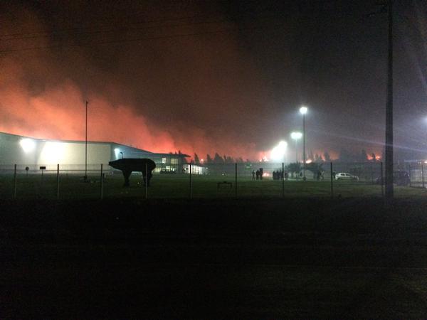 alegriagonzaa's tweet photo. #Pichidegua [URGENTE] Incendio forestal  desde las afueras de #MaxAgro en Pataguas. FOTO (@seba_barahona) @biobio http://t.co/LPKppyH8yC
