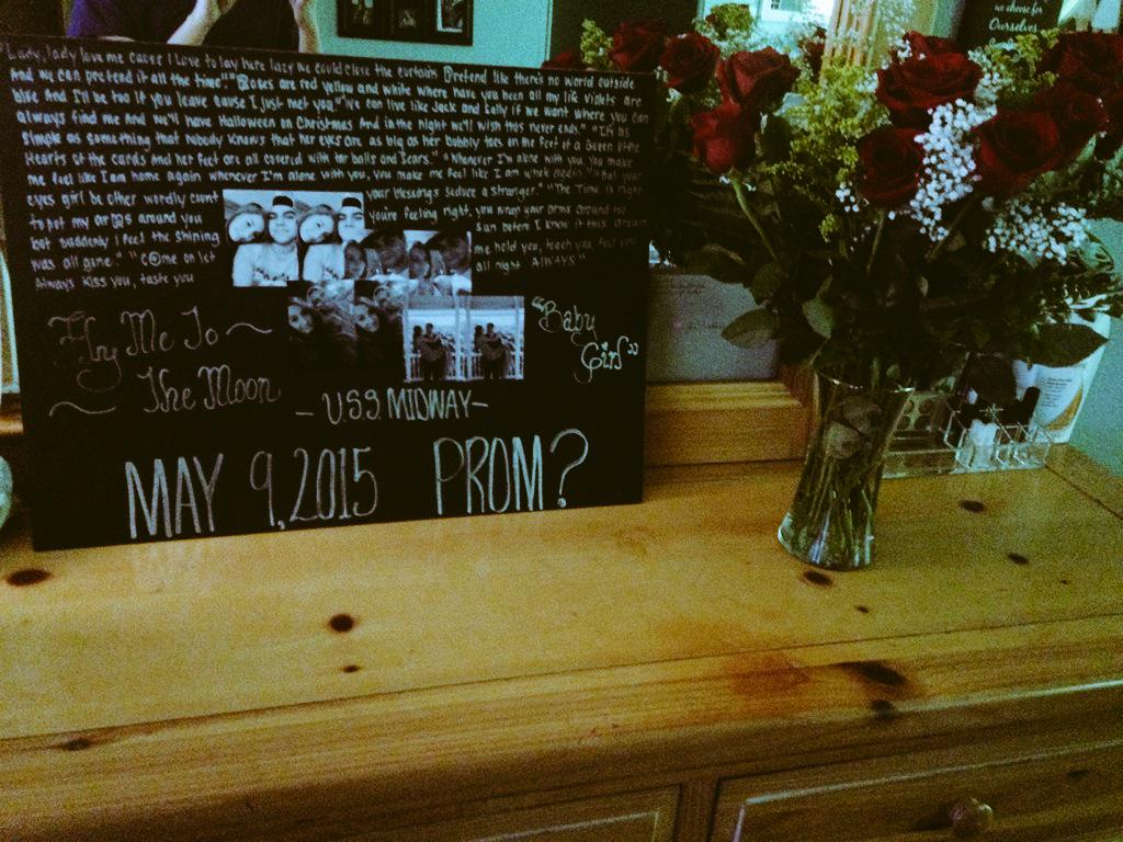 VoshallSiena's tweet photo. 😭❤️💕 obviously yes ill be your prom date 💋😊 @matthew_temp http://t.co/0nEvWjuSDO