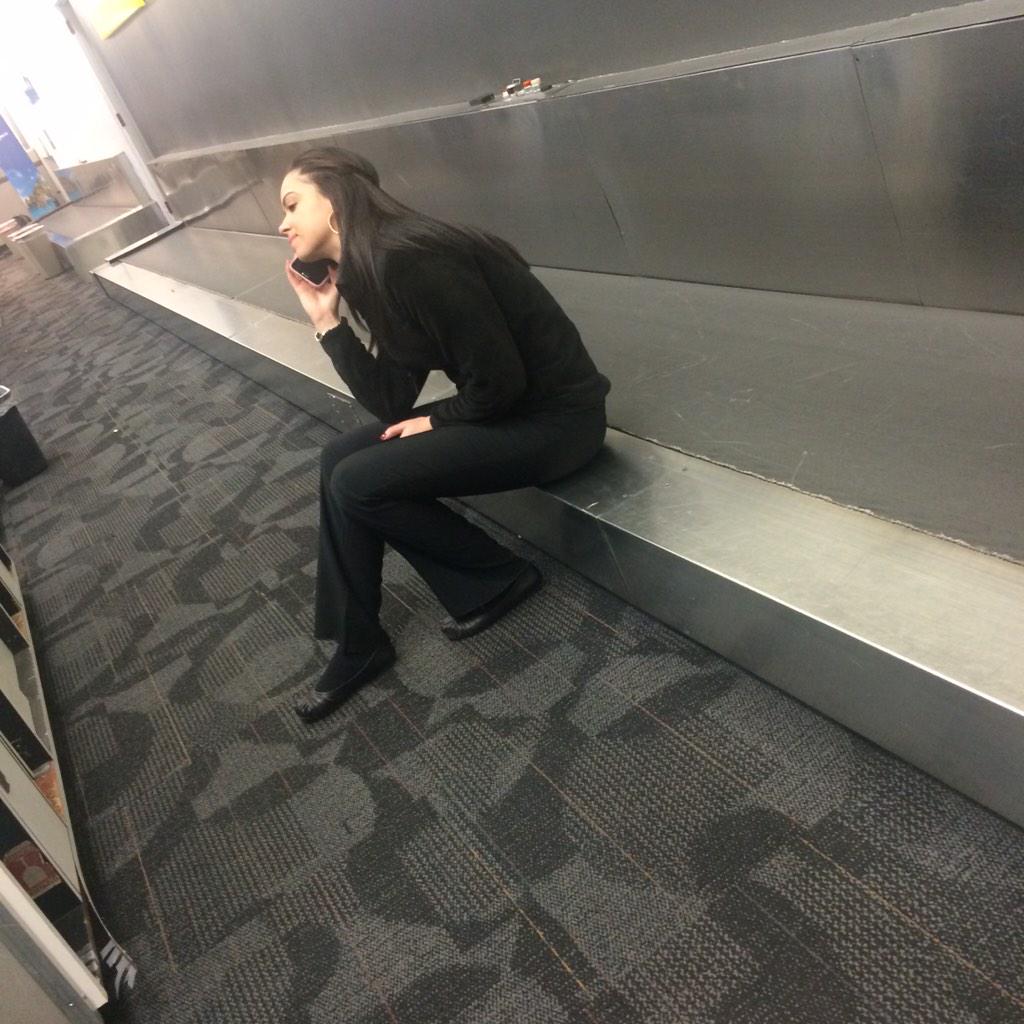 PplOfCLEHopkins's tweet photo. When #spirit employees ignore customers at the kiosk to talk on the phone.  #spiritairlines #spiritcusotmerservice http://t.co/7XxqubyoIu
