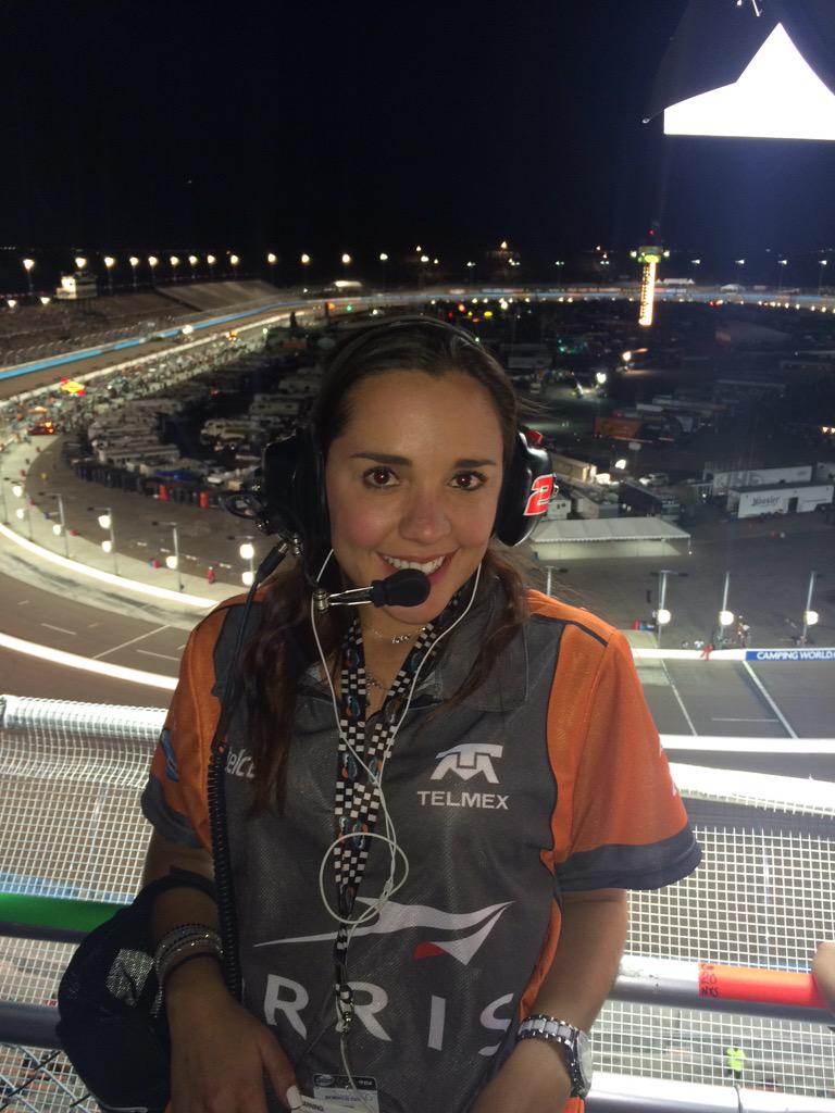 marianarovelo's tweet photo. Listísima para la primera del año!! Lets go racing boys!!! #Toyota120 #NascarMexico http://t.co/cVbSVDtnIY