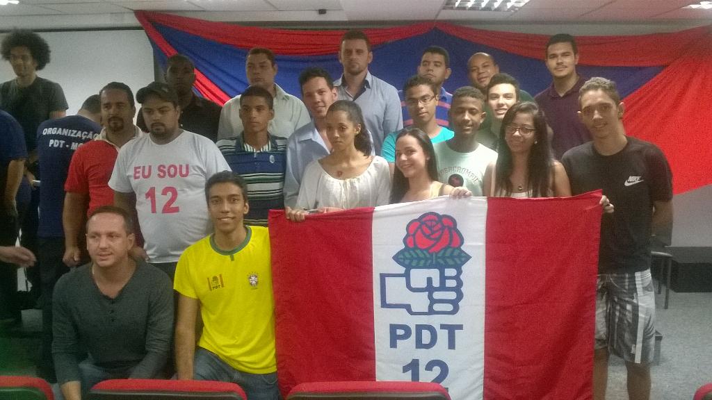 JSPDTContagem's tweet photo. Sábado 7 de março a JS, em peso, participou da 2* plenária dos movimentos sociais do @pdt12mg. Palestras de @pdtulb http://t.co/MXyv0PijnE