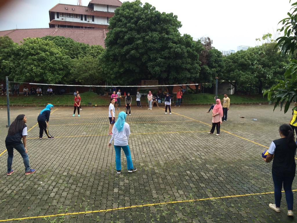 KontingenCSUI's tweet image. Dan sekarang sedang berlangsung pertandingan voli putri 2010-- vs Orion, yuk segera merapat! :D #SPARTAN