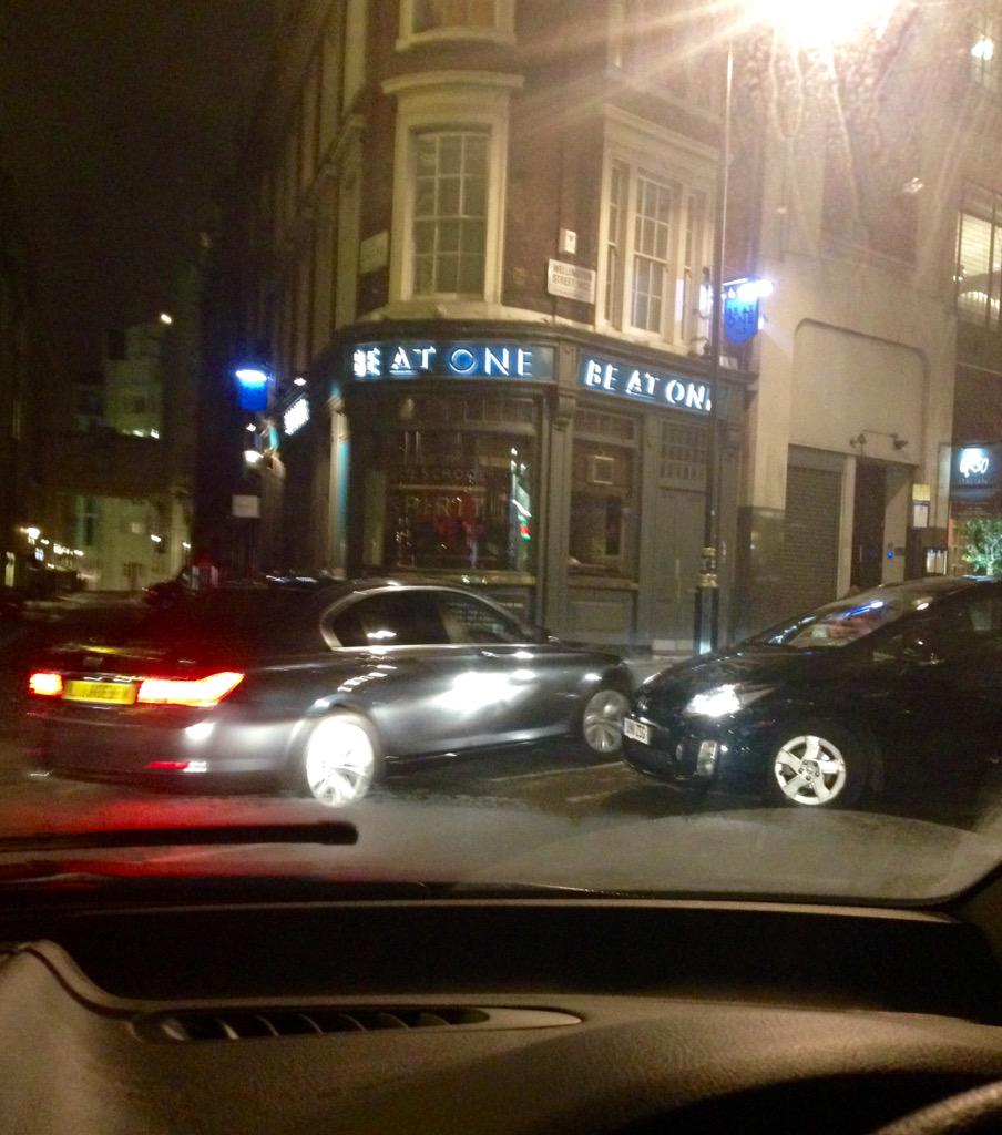 seanpaulday's tweet photo. An altercation between 2 Uber drivers who cannot agree on the meaning of a compulsory one-way sign #Uber_LDN #ubered http://t.co/wjdieWIbep