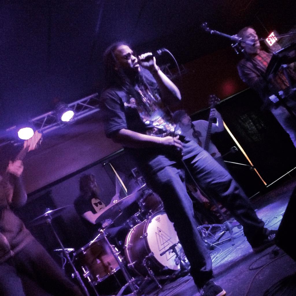 RadSummer's tweet photo. It's a crime scene. Party Lines are killing it. @PartyLinesBand @PitstopMusic http://t.co/aOm39vDIdt