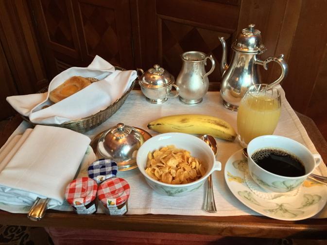 EasternOriental's tweet photo. RT @Aerohaveno: And here's my posh breakfast, served in my cabin aboard the @EasternOriental Express: http://t.co/WWT7JvVZot