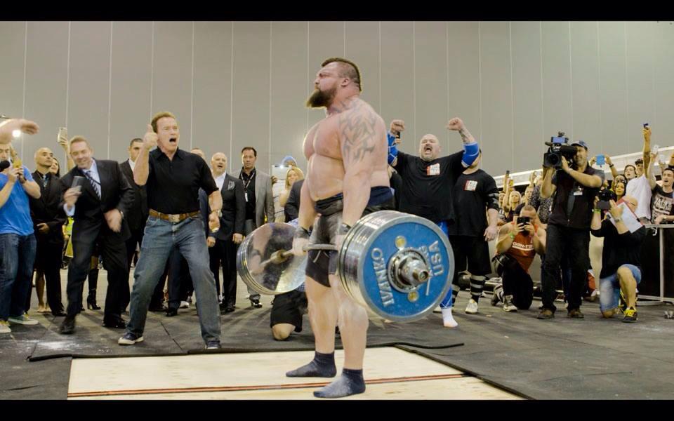 eddiehallWSM's tweet image. That moment when you pull a WORLD RECORD deadlift 462kg and @Schwarzenegger is cheering you on.
PRICELESS!
