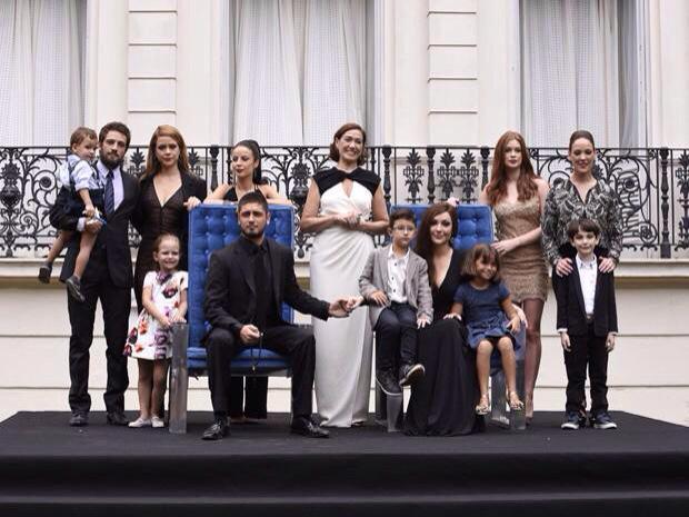 biebrnotypez's tweet photo. 😍😭😭😭😍 #Familia #Linda #Imperio #Novela #Foda #Que #Acabou.. #Comendador #Sentirei #Saudades.. 😭😭 http://t.co/ULOHSyyNjM