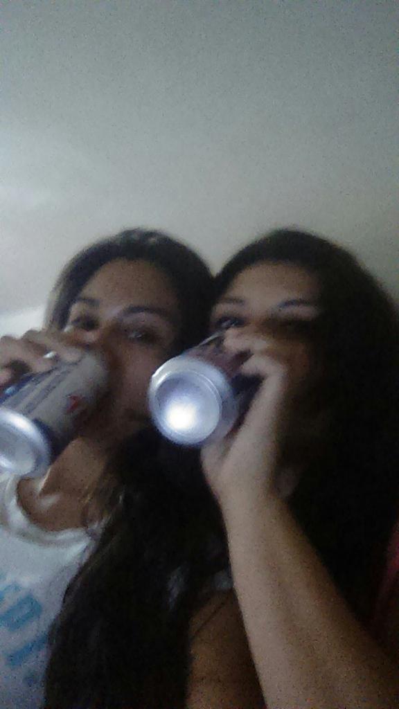 jacjackaon's tweet photo. Ayayay con mi amigui @JannetRodrigu  en su house jajaja hechele mija qe todavia falta :) http://t.co/p6QsOXdrqW
