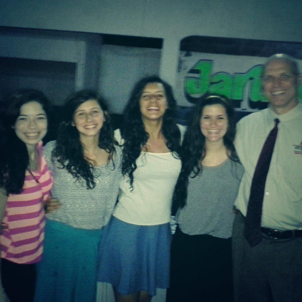 gphudson1's tweet photo. Team for final night of Lidice evangelism. 5 decisions for baptism! #gcapanama #gcaserves http://t.co/YXiSft9SbX