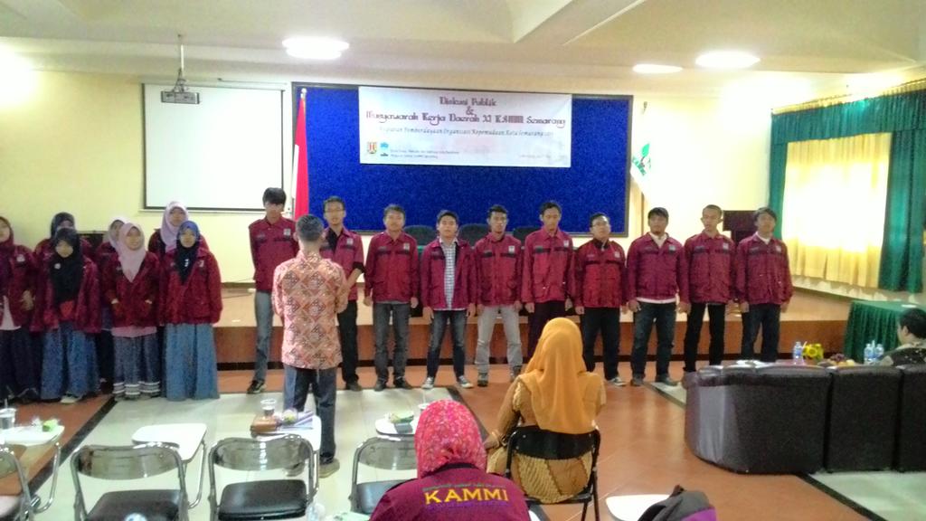 dilantik mas <a href="/arkaatmaja/">Arka Atmaja</a> sebagai ketua <a href="/kammijateng/">KAMMI Jateng</a>