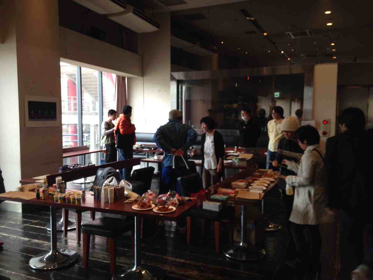 あの青黒ドレスも登場 デイリーポータルｚ 地元の祭典 じもリンピック Togetter