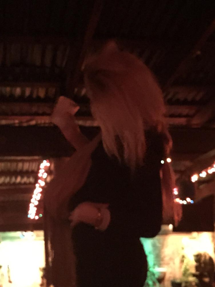 Fumps_PoolTable's tweet image. This hit that ice cold, Michelle pheffier, that white gold. #uptownfunked