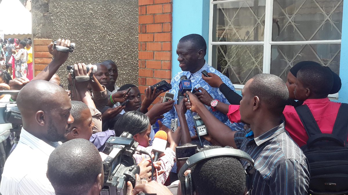 FDCOfficial1's tweet photo. @kizzabesigye1 addresses the media about the #Campaign6200 be part of it! http://t.co/itvxbcUn8K