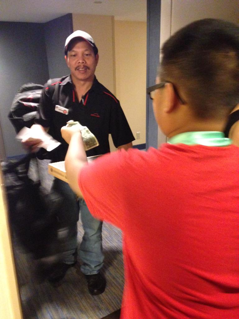 darrenviloria's tweet photo. @starring_kells not all super heros wear capes 🍕 http://t.co/MDw8w8liyw