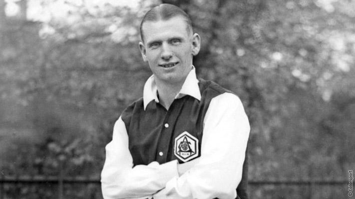 Arsenal's tweet photo. Today also would have been Cliff Bastin’s birthday. Find out more about the legendary Gunner: http://t.co/oKfDBjhPg7 http://t.co/0tdcWJFKSN
