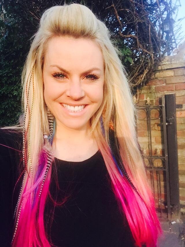 ChemmySki's tweet photo. Pink hair don't care!! Haha beautiful morning sunrise and ready for Are slalom #discolegs @Eurosport on from 9.30am http://t.co/xLgl0FL7bo