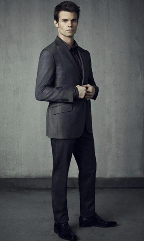 Happy birthday Daniel Gillies hope you have a nice day xx 