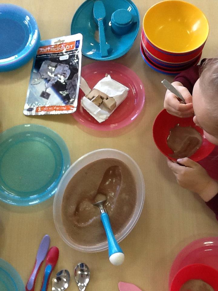 FordleyRWN's tweet photo. We tasted astronaut ice cream, yum http://t.co/nh5o51wcw3