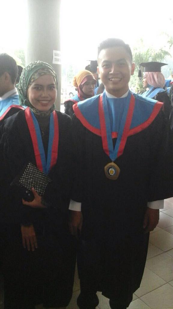 Happy Graduation mas <a href="/andyyirawan/">Andy irawan</a> dan mbak <a href="/auliaaufa/">Aulia Fajrin</a> semoga sukses segala rencananya :) #WisudaITS111