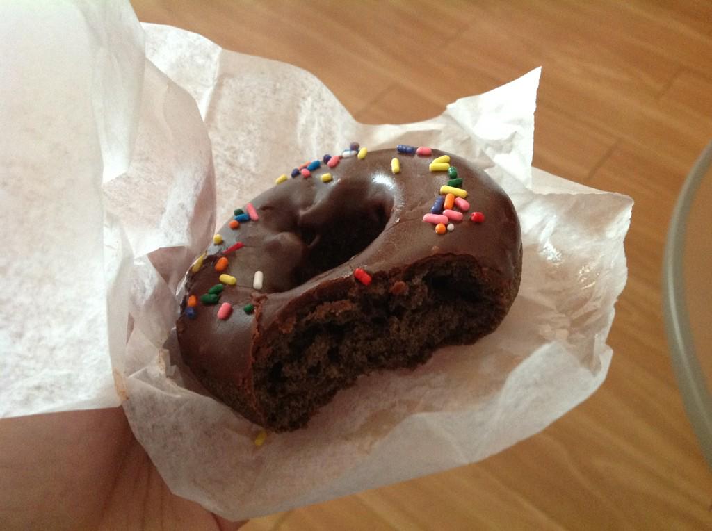 Solvenac20's tweet photo. Se ve... Y sabe rico <3 #viernes13dedonuts http://t.co/Lmq9Fr9CHS