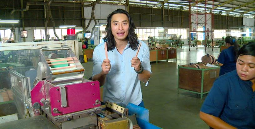 TRANS7's tweet photo. Sampai sekarang pensil kayu masih eksis Gengs! @eksis_trans7 pkl 14.15 WIB bersama @JustinJevier. http://t.co/pLDMnoeabH
