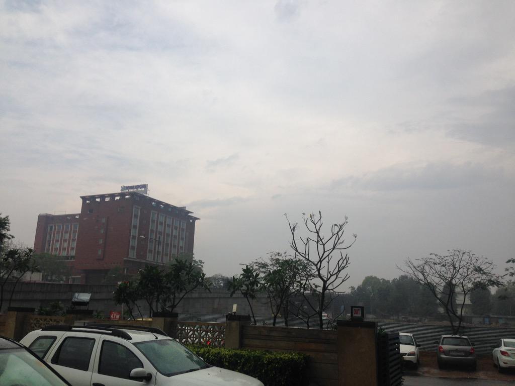 gauravkheterpal's tweet image. What's in a name - we have rain &amp;amp; lightning in Jaipur to mark #JaipurDUG #goLightningFast #LightingDevWeek