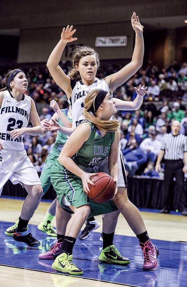 EricJohnsonADH's tweet photo. #LP's Kendal Truckenmiller against #FillmoreCentral's Kaitlynn Aug during the first half. http://t.co/RODNxFnnTN