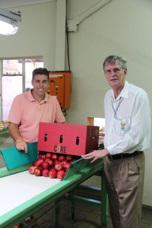 TommievanZyl's tweet photo. A #first for #SouthAfrica, #Corefruit and #ZZ2!
Direct route to #China opened with apple consignment #RoyalBeaut http://t.co/WGDV7X4zsP